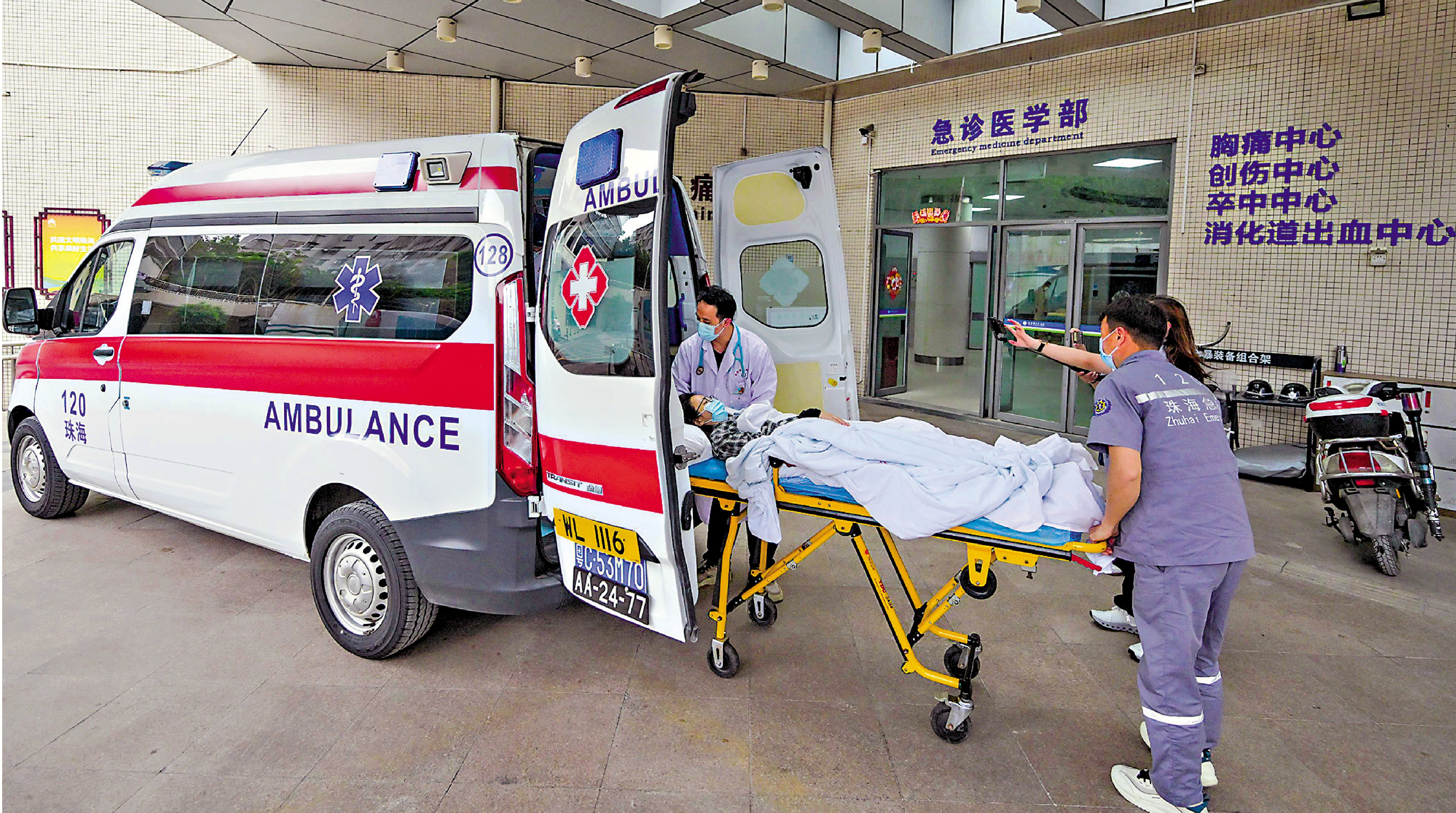 　　圖：跨境直通救護車試行計劃運作良好，至今已有二十九名病人受惠。