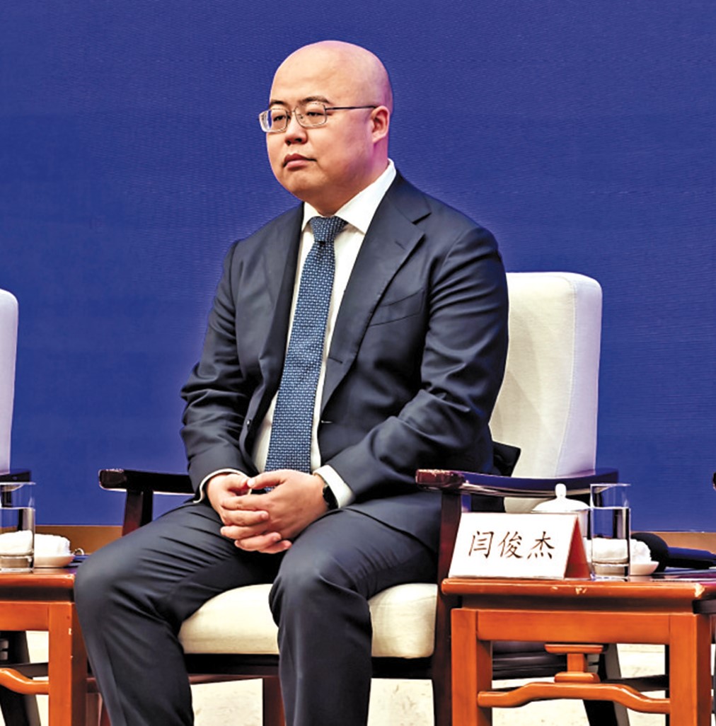 　　圖：閆俊傑表示，拿出個人名下5%股份，其中1%的股份設立專項基金，支持開源社區的發展。