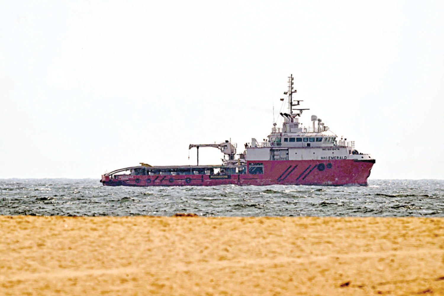 　　圖：一艘船在霍爾木茲海峽航行。\法新社