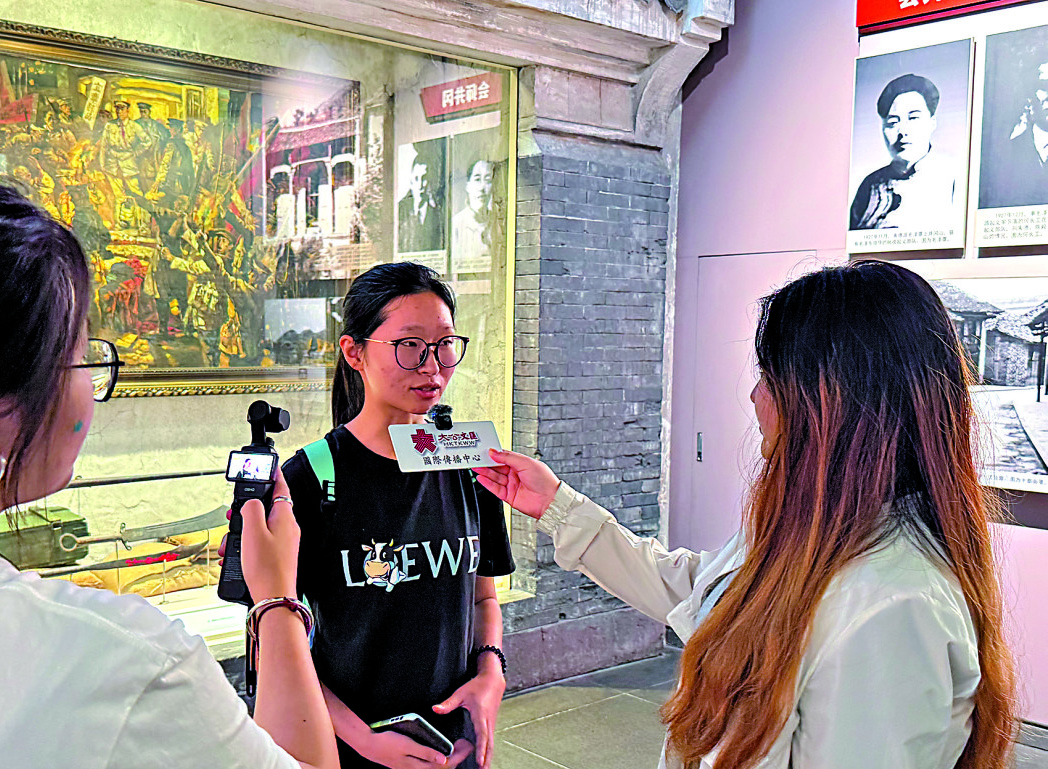 　　圖：學子趙源清在接受採訪。\大公報實習記者黃弘翔攝
