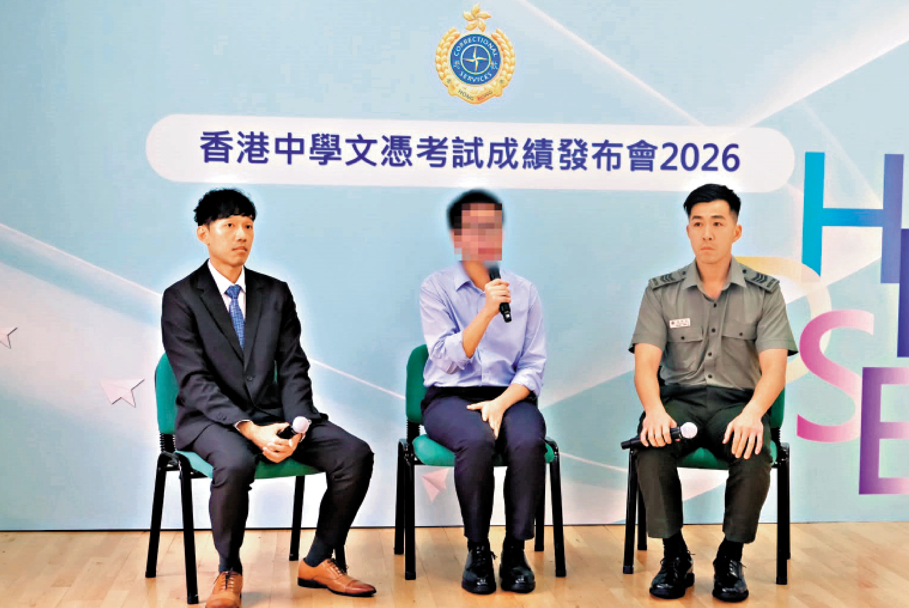 　　圖：沙咀懲教所考生「小聰」（中）考獲22分，他勉勵其他人以正面心態克服困難。