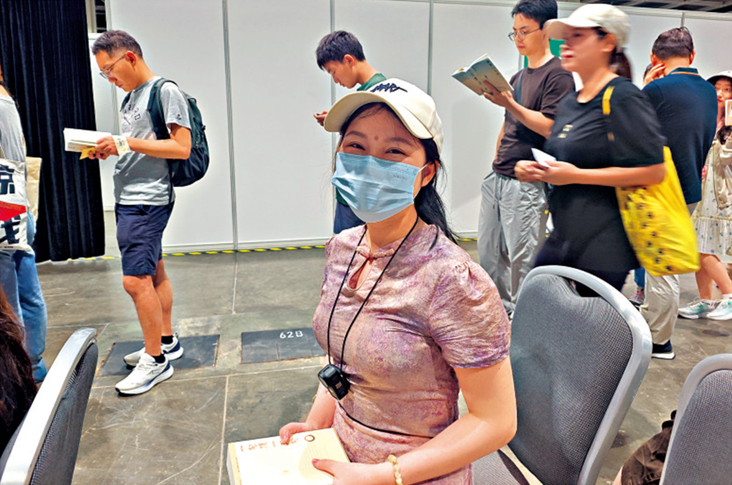 　　圖：從內地趕來香港書展的讀者熙琴表示劉震雲表達風趣。