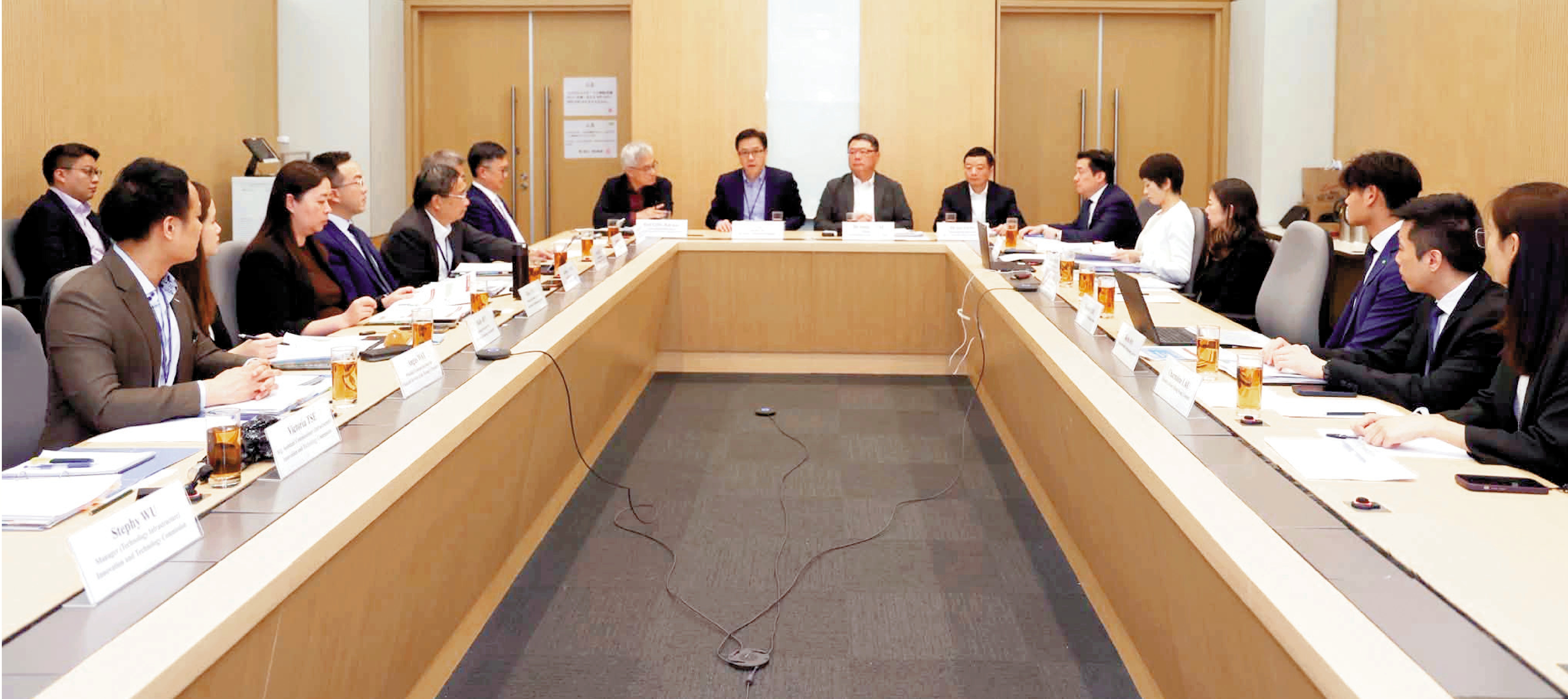 　　圖：新田科技城有限公司召開首次董事會會議，討論未來發展策略。