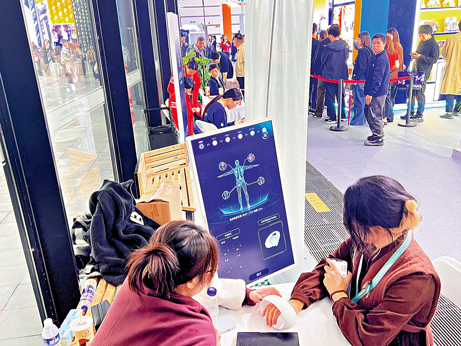 　　圖：AI+中醫也成為年輕人信賴的診療手段之一。\大公報記者王莉攝