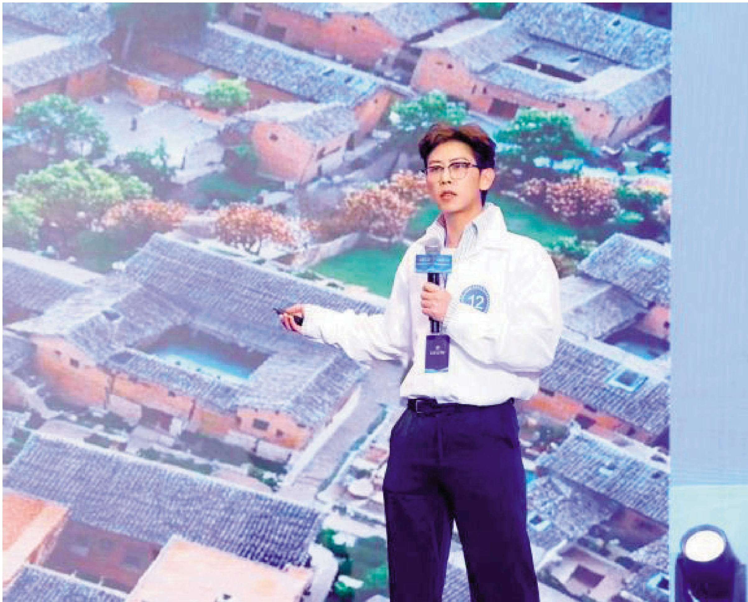 　　圖：台青鄭威仁在兩岸文化交流活動中分享雲南創業經驗。