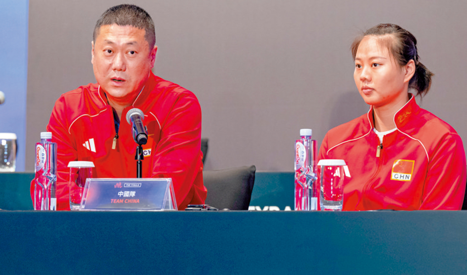 　　圖：趙勇（左）與龔翔宇在新聞發布會上。\新華社
