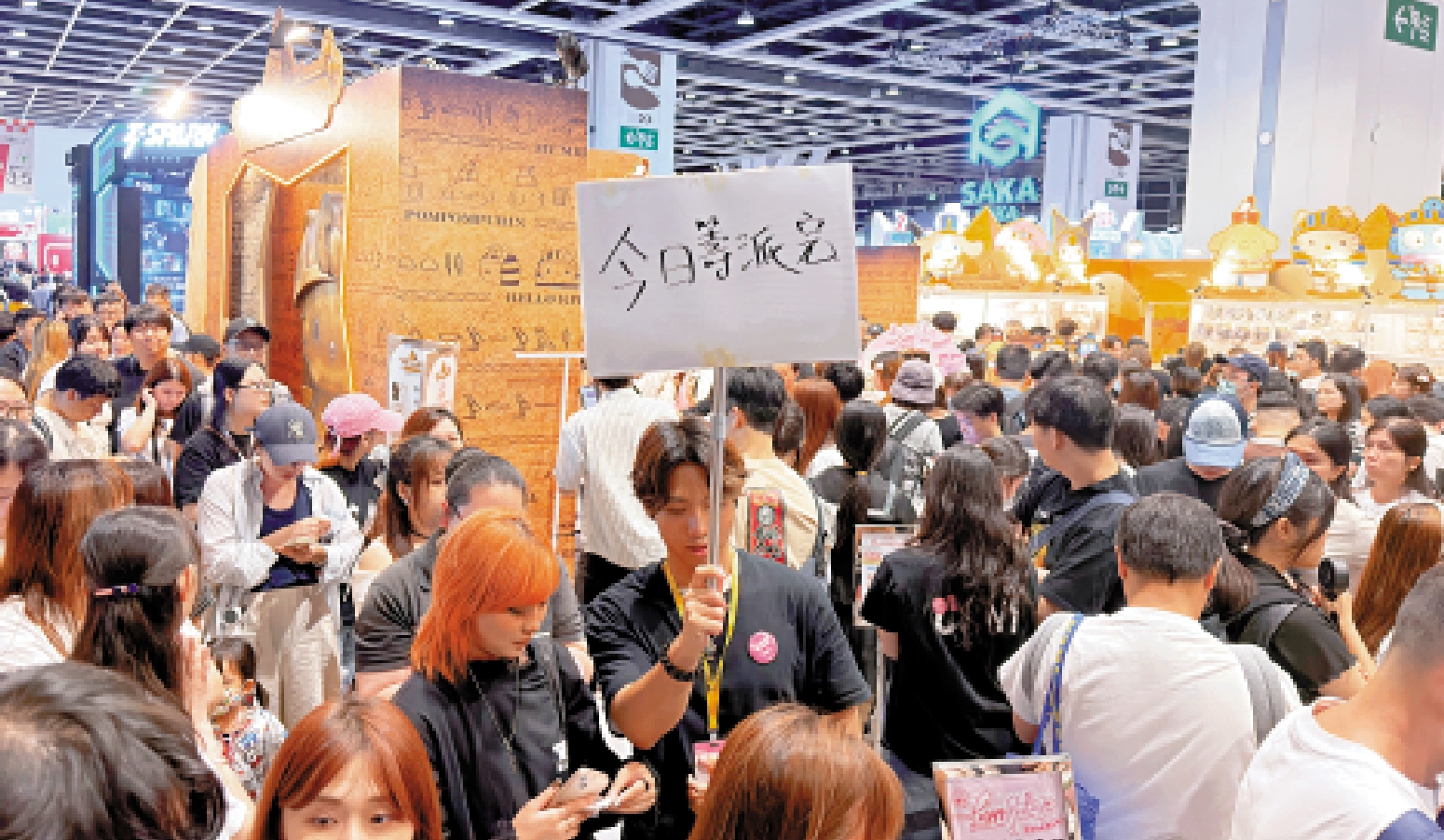 　　圖：埃及主題展位「Sanrio Gift Gate」入場籌號迅速派罄。\大公報記者蔡文豪攝