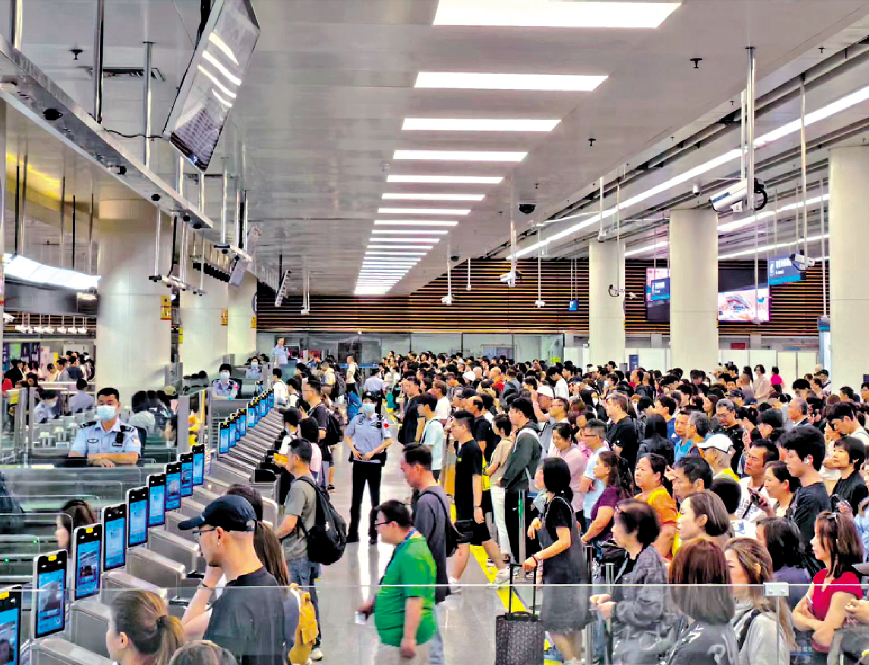 　　圖：「刷臉」通關賦能深圳各大旅檢口岸高效運作。\受訪者供圖