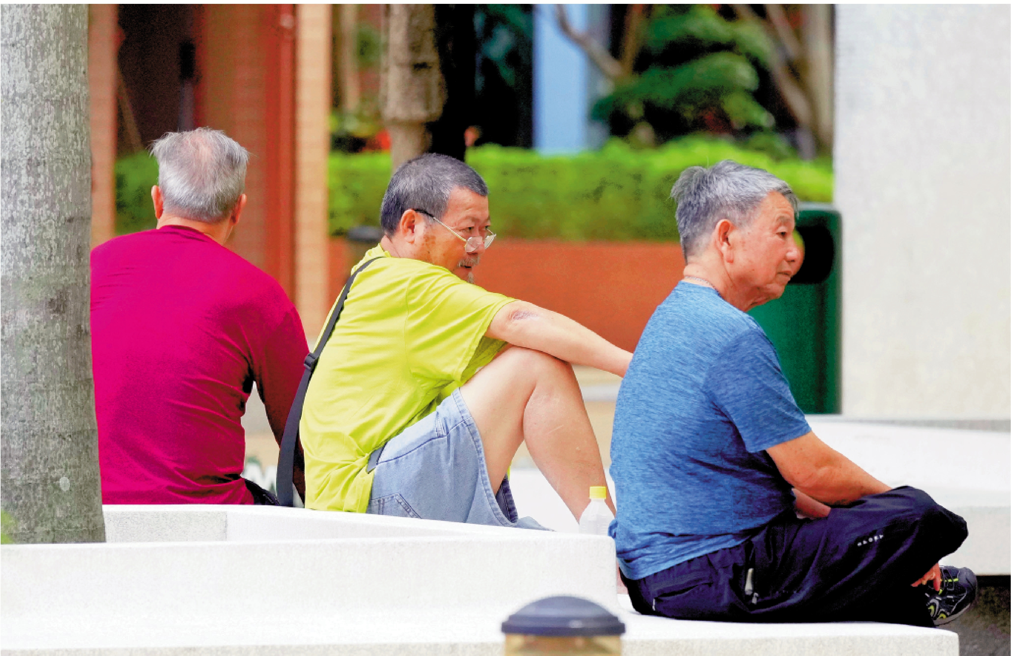 　　圖：子女長大後疏離甚至移民，有可能增加長者患上抑鬱症的風險。