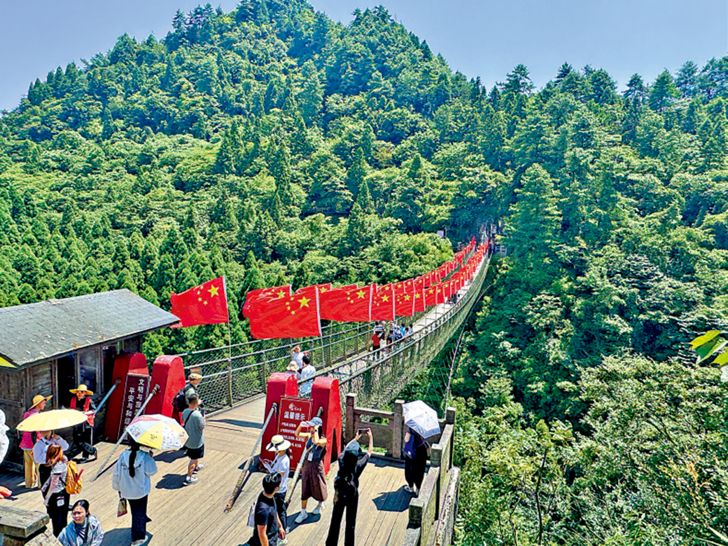 　　圖：婁山關近年來成為國內外遊客熱門打卡地。\大公報實習記者黃逸飛攝