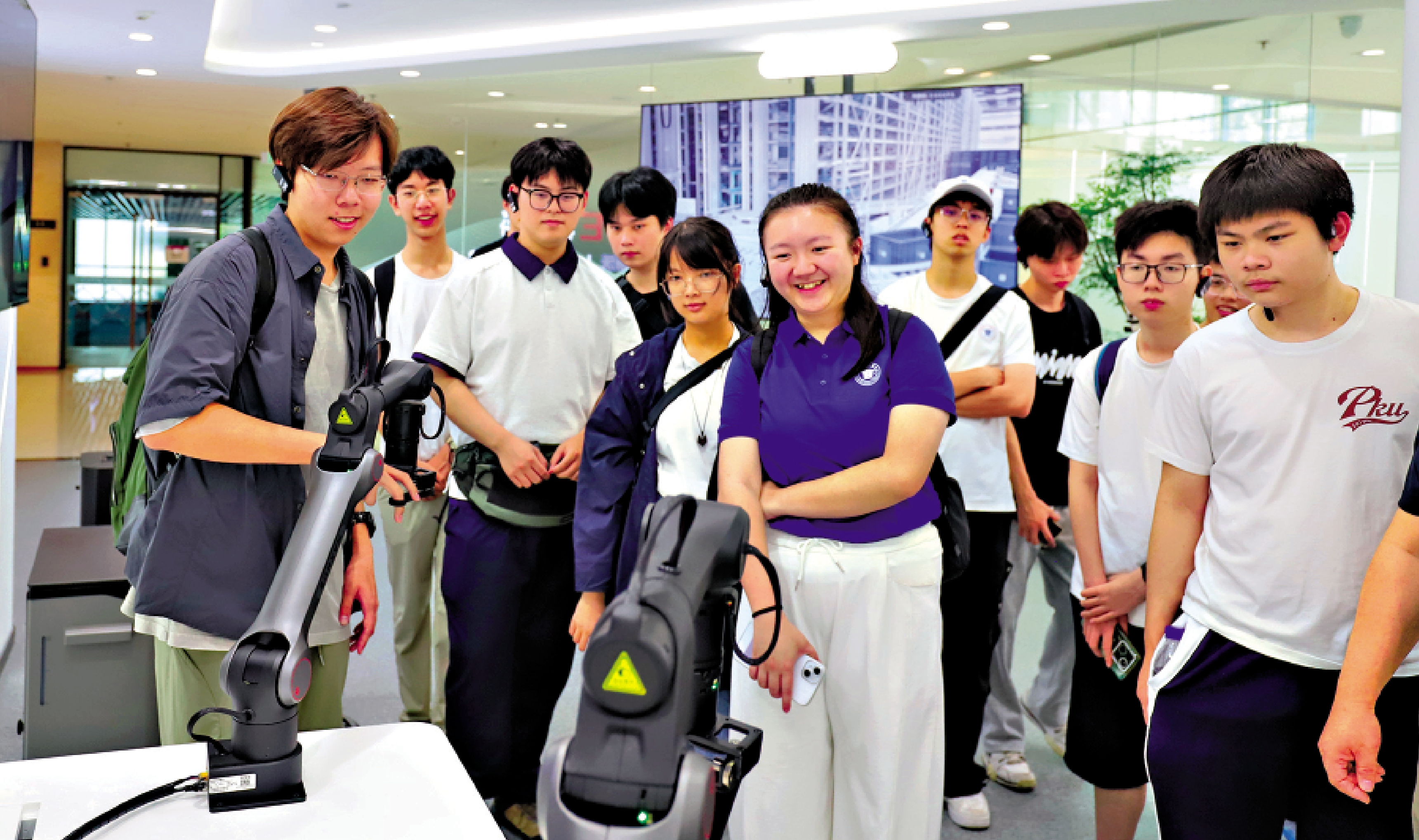 　　圖：港生手控高精度機械臂，親身體驗「毫米級」精準操作的科技魅力。