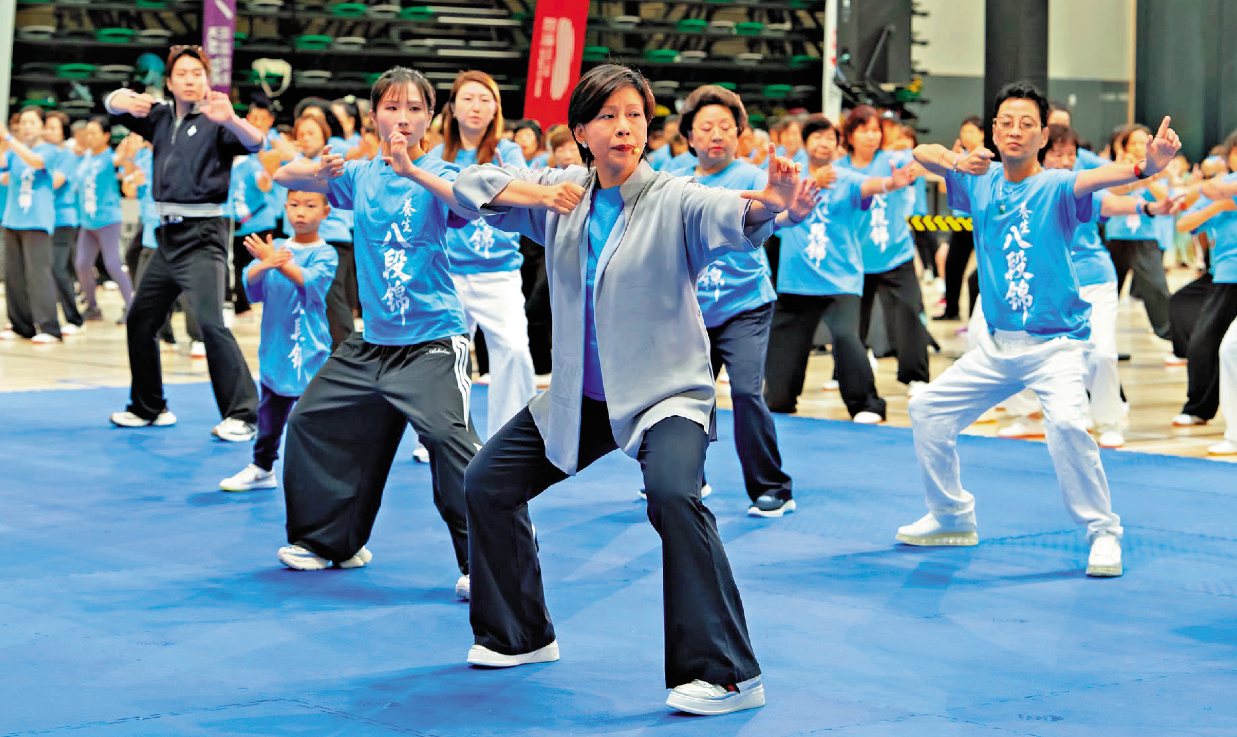 　　圖：莫宛螢（第二排左）是香港武術運動員。