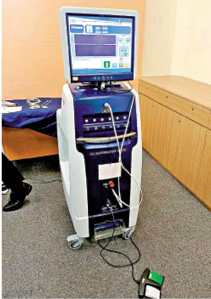 　　圖：「電脈衝」技術治療儀器。\大公報記者王亞毛攝