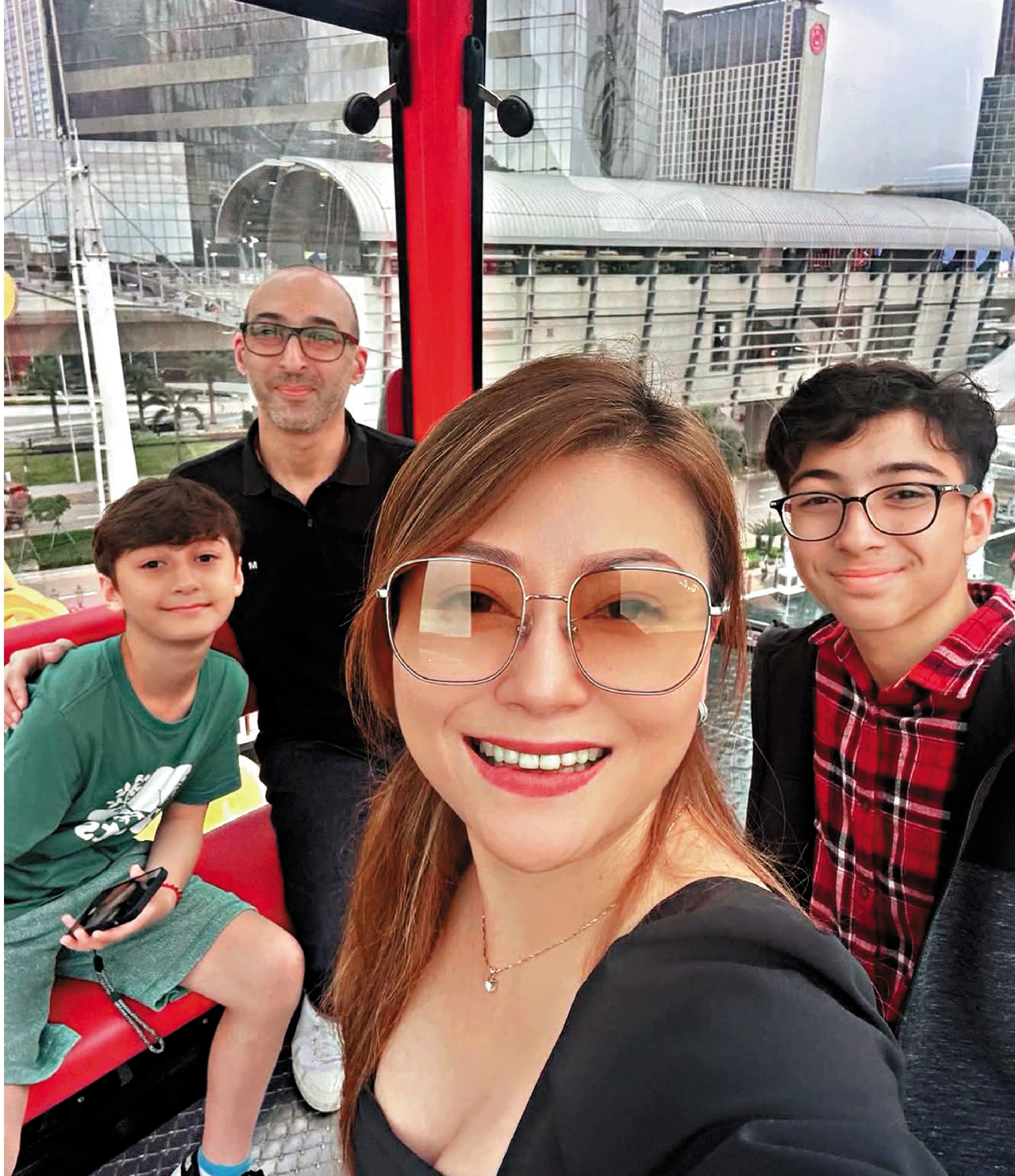 　　圖：李佳一家從英國來港生活已有10年。