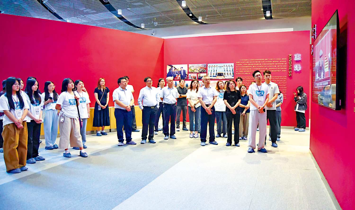 　　圖：香港學生參觀張士平紀念館。\主辦方供圖