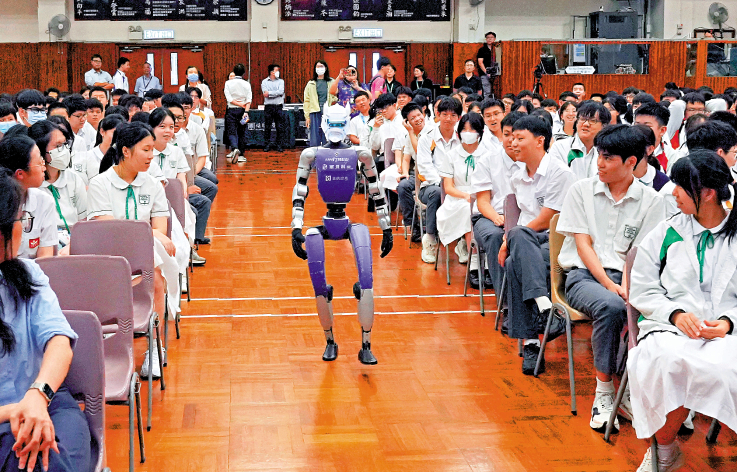 　　圖：香港已進入「AI＋」的新階段，政府政策將聚焦資助科技教育普及，而AI課程亦逐步進入校園。