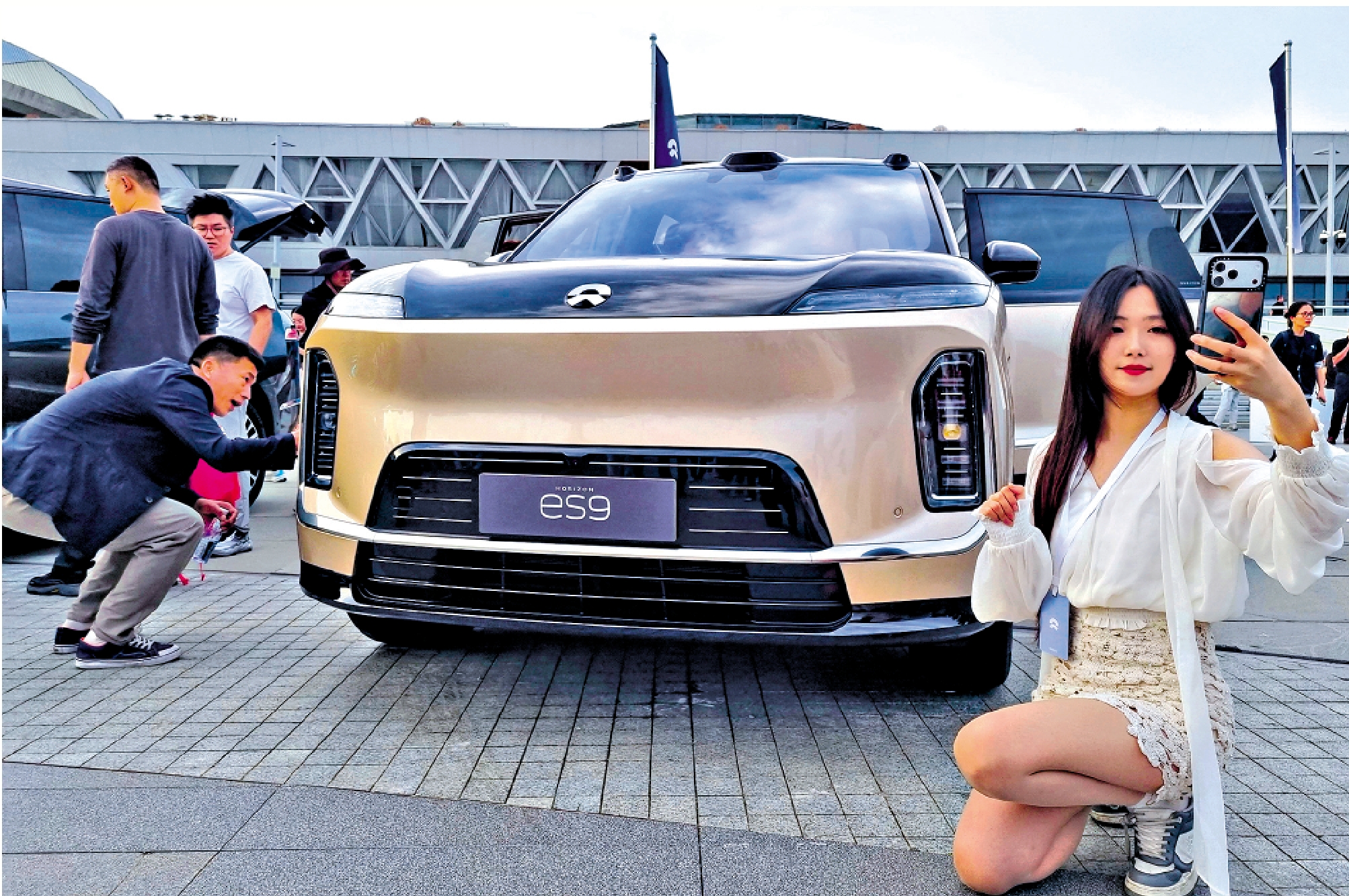 　　圖：蔚來汽車堅持推出自研智慧手機以深度綁定車機體驗。