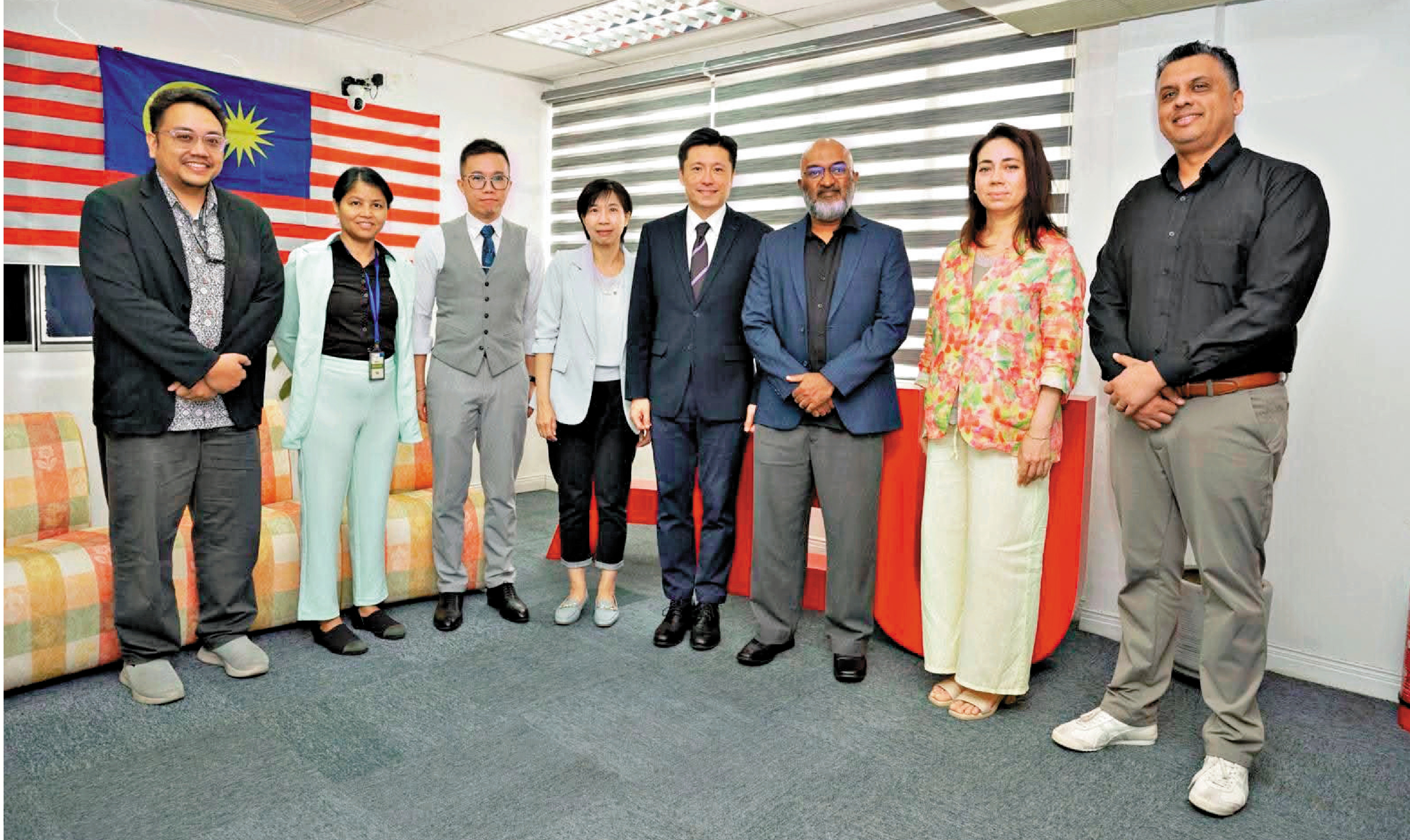 　　圖：謝振中昨日拜訪總部設於吉隆坡的亞太廣播聯盟。