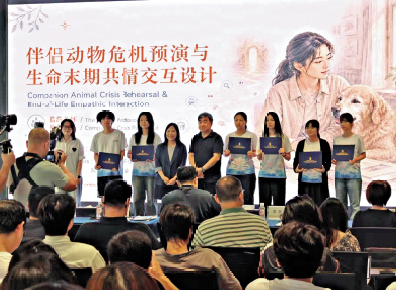 　　圖：活動主辦方為港生頒發實習證明。\大公報記者帥誠攝