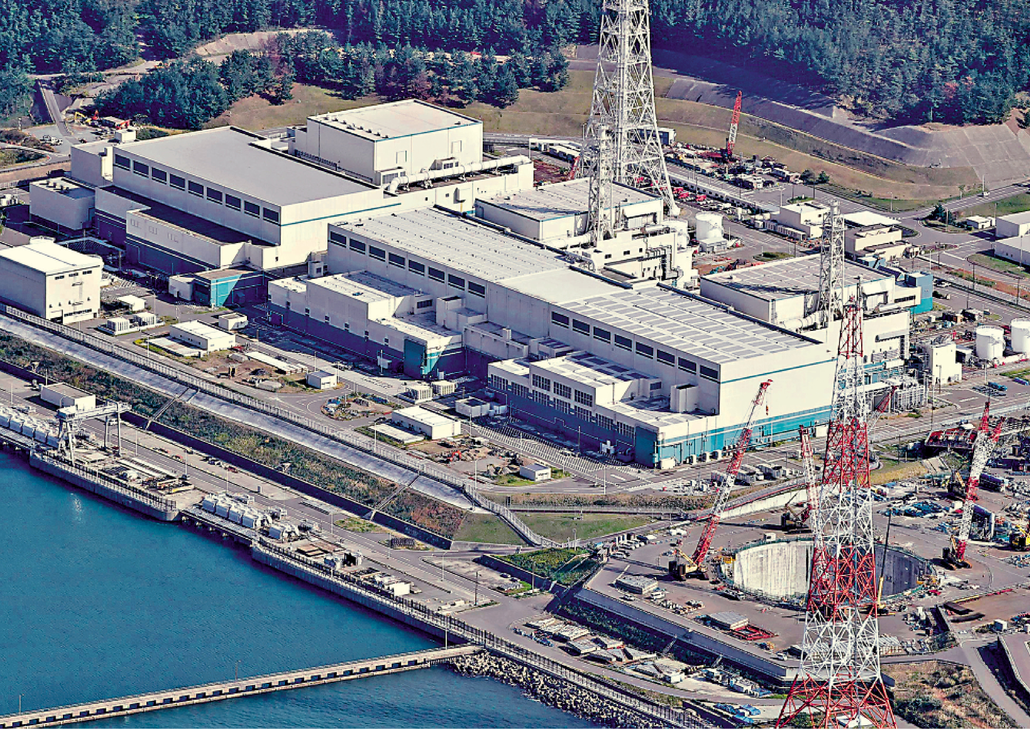 　　圖：福島核事故後，日本對鈈燃料需求大減，但仍不斷從海外引進鈈燃料，囤鈈擁核野心昭然若揭。圖為東京電力下屬新潟縣柏崎刈羽核電站。