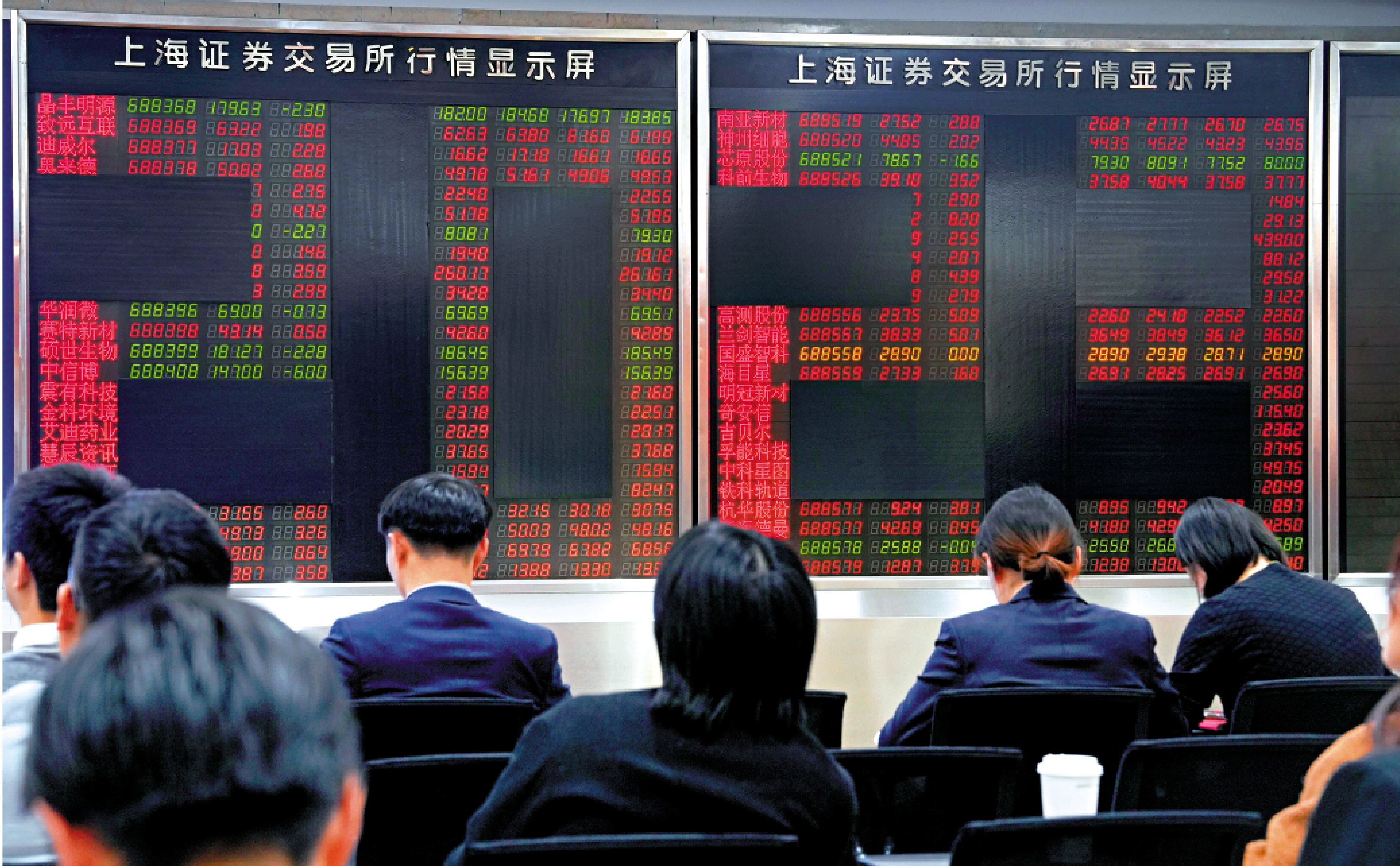 　　圖：上周滬綜指下跌，分析指短期波動不改變股市中期向好的大格局。