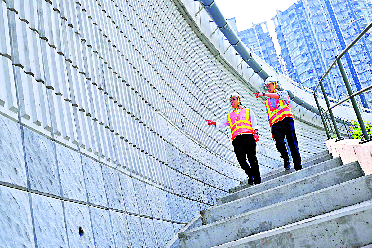 　　圖：建科院早前促成一款本地研發的高延性輕質複合混凝土「落地」，在元朗一個路堤工程使用。