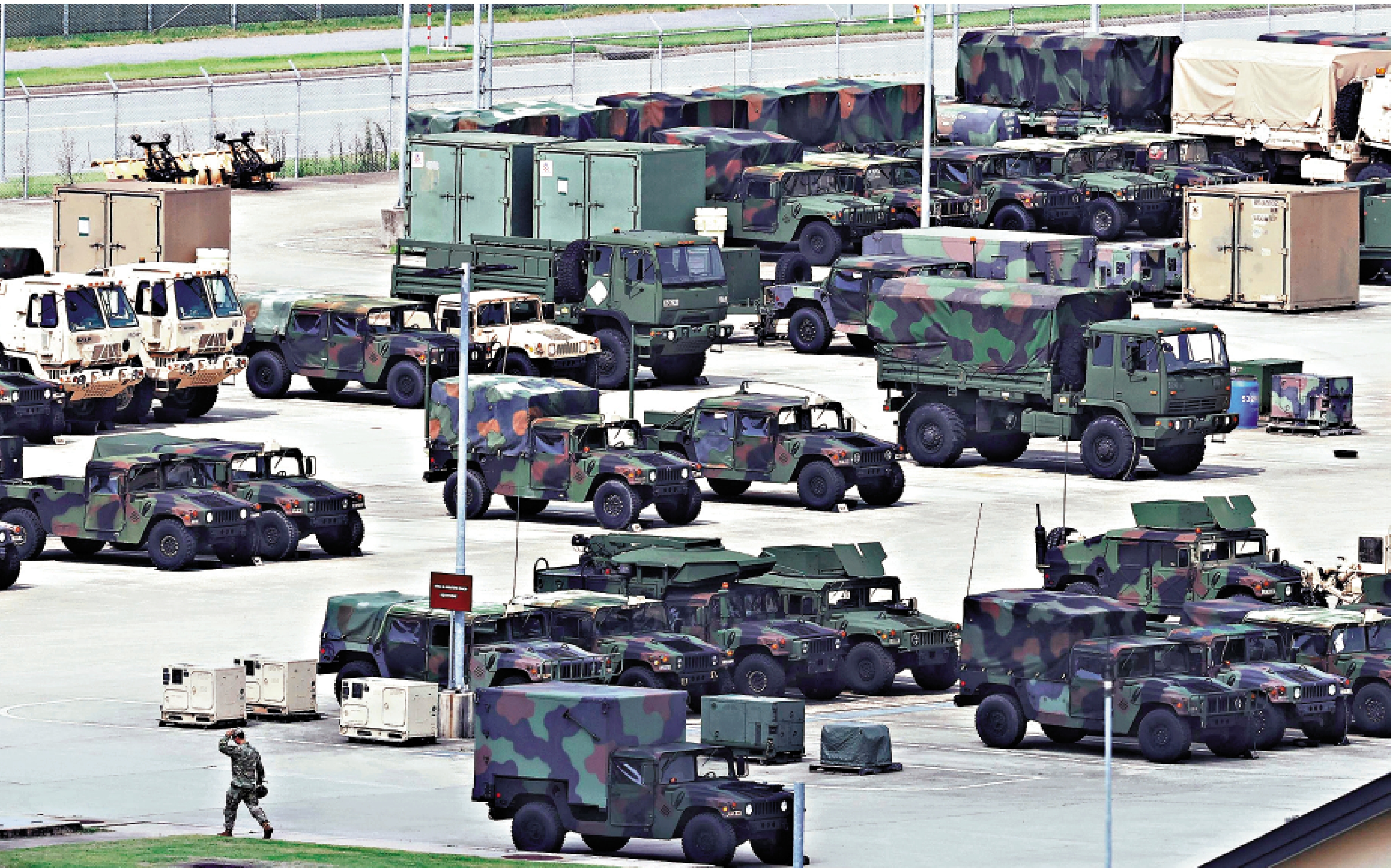 　　圖：美韓聯合軍演將提前6天結束。圖為駐韓美軍基地漢弗萊斯營內的美軍車輛。\法新社