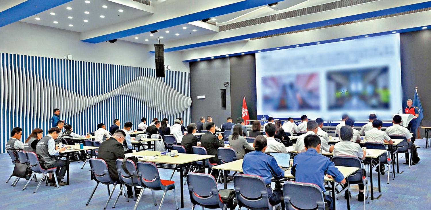 　　圖：特區政府昨日舉行跨部門桌上演練，加強應對緊急情況時的應變能力，為皇崗口岸開通做好準備。