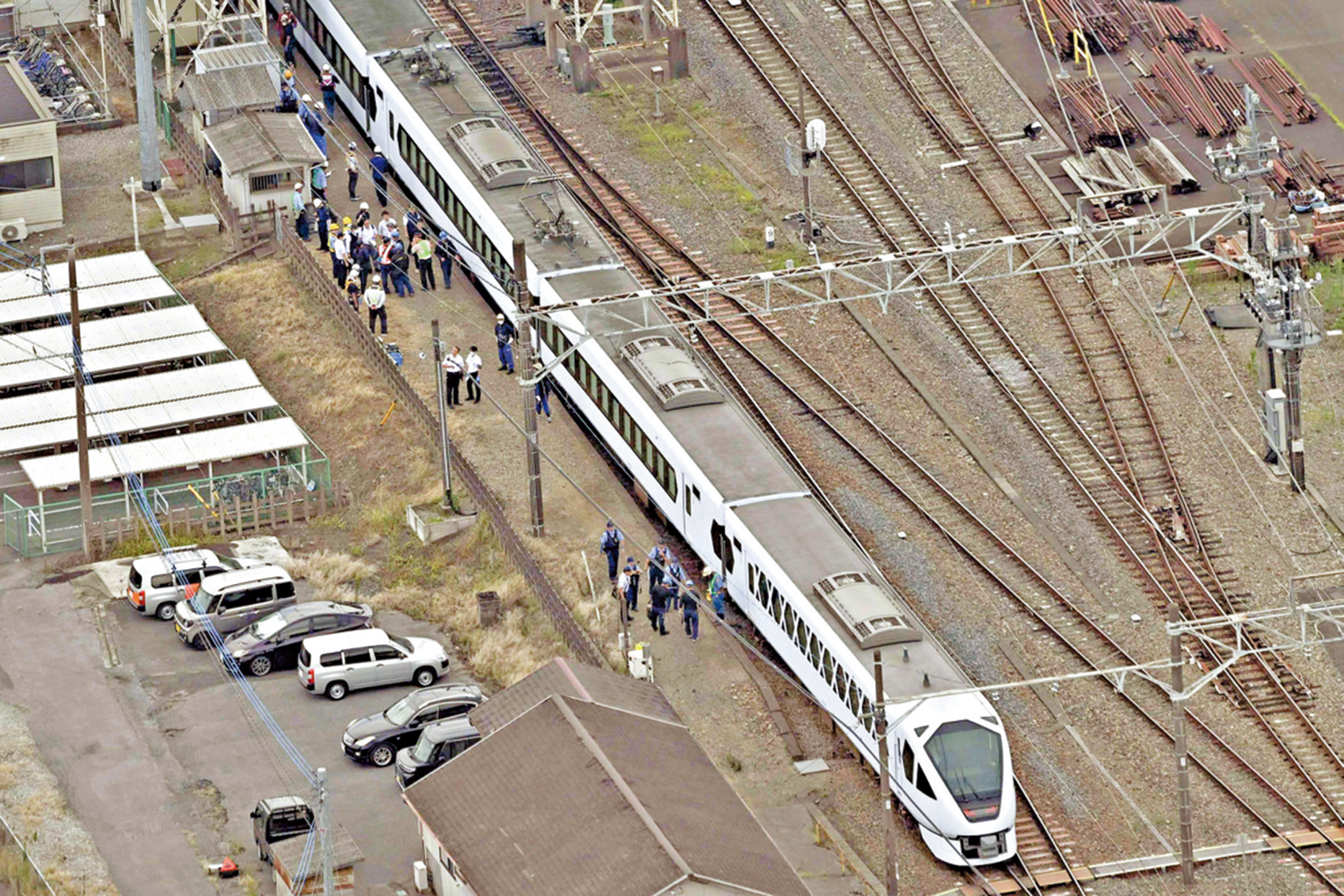 　　圖：日本東武鐵道一列特急列車20日撞到除草工作人員。\美聯社