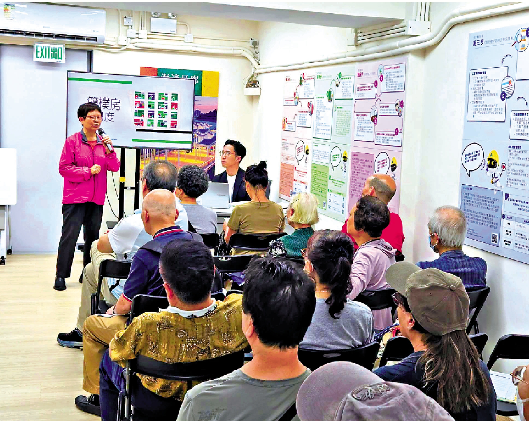 　　圖：房屋局聯同區域服務隊舉辦多場簡樸房登記填表工作坊。\何永賢fb圖片