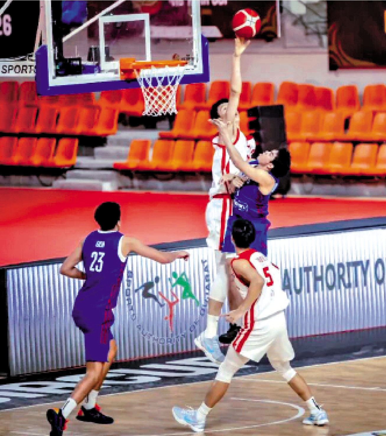 　　圖：中國U18男籃（白衫）以117：103擊敗菲律賓隊。\網絡圖片