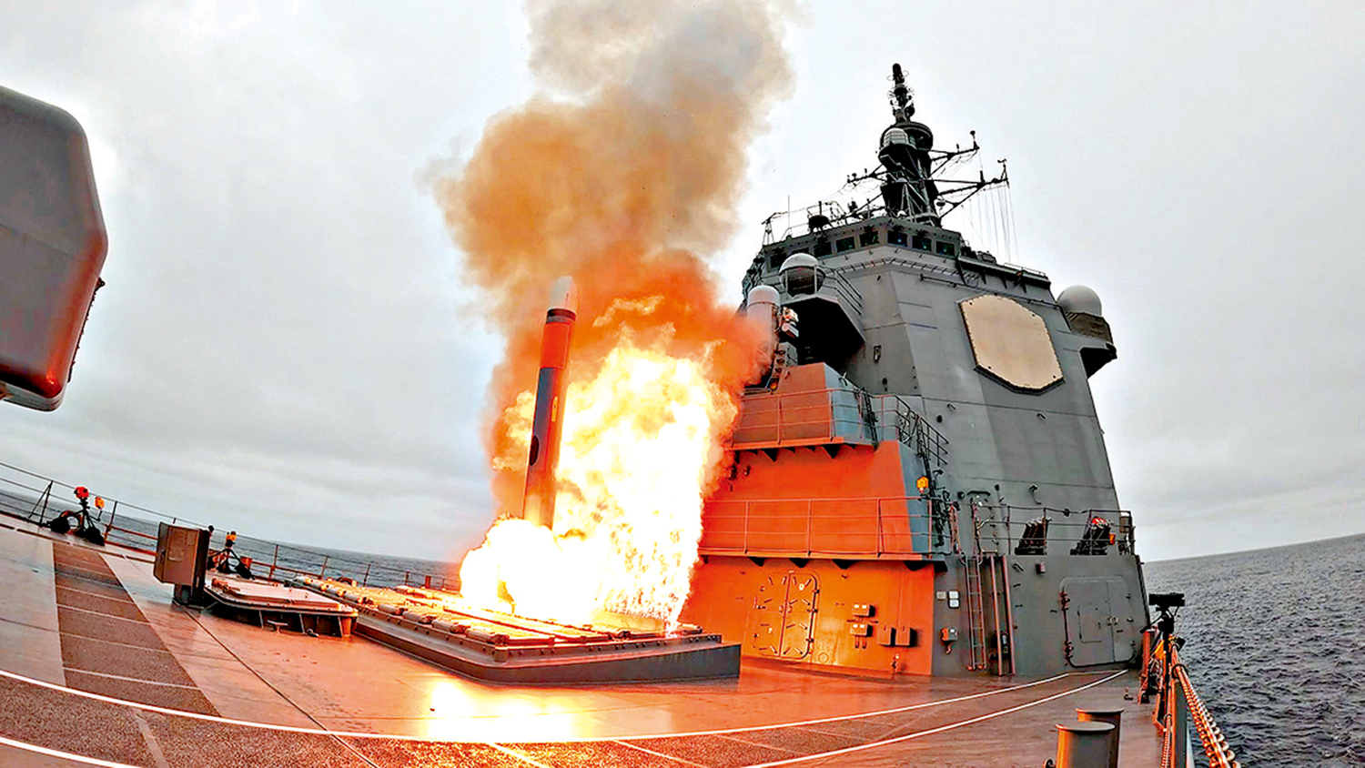 　　圖：日本海上自衛隊「鳥海」號驅逐艦，於美國東部時間7月28日，在美國近海的太平洋海域實施了「戰斧」巡航導彈的實彈發射測試。 網絡圖片
