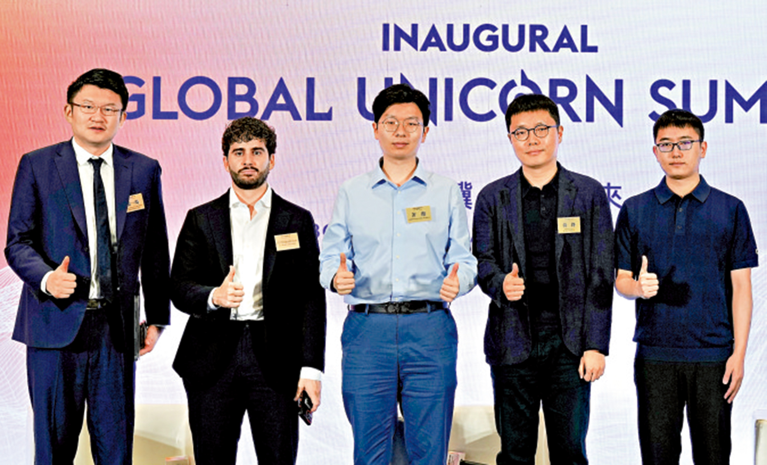 　　圖：在圓桌論壇上，嘉賓們分享「機器人＋AI」等範疇的未來發展。\大公報記者何嘉駿攝