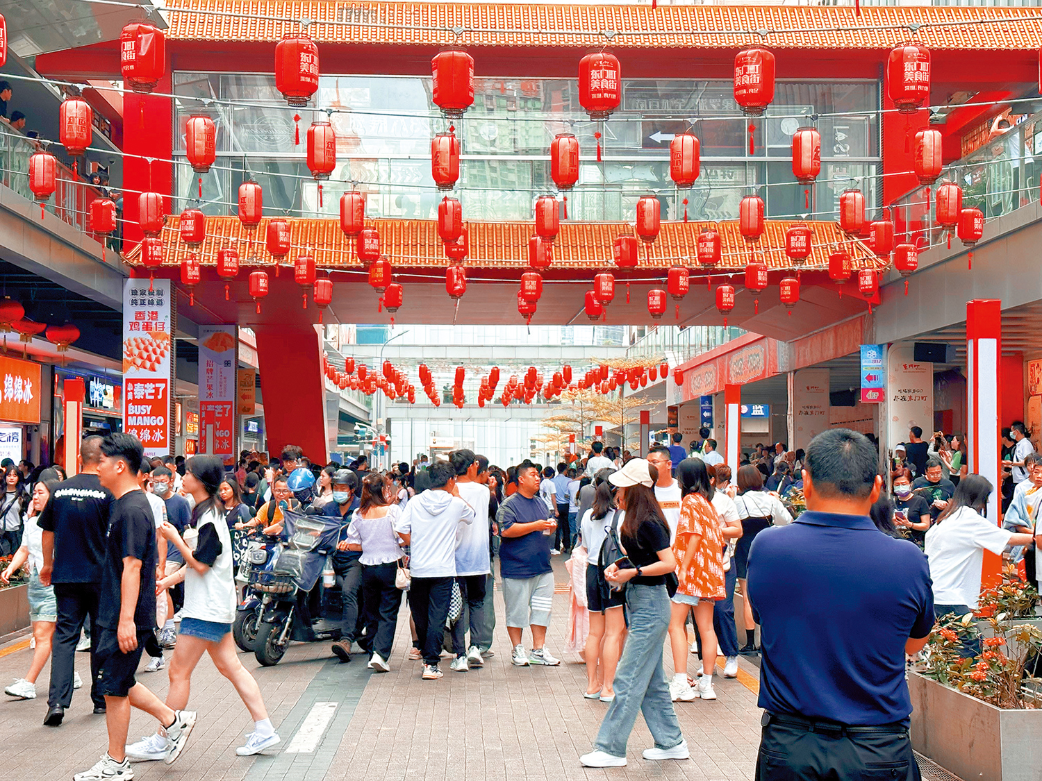 　　圖：今年中央財政安排1000億元資金，創設了四項促投資政策和兩項促消費政策，有力支持了民間投資和居民消費。\資料圖片