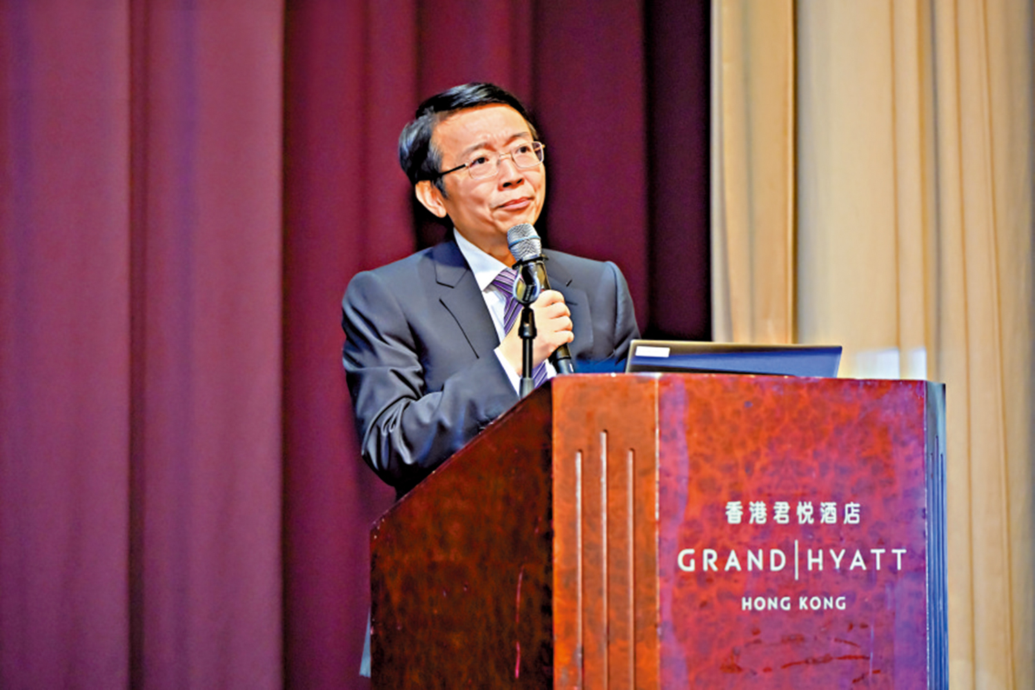 　　圖：張憶東表示，中國AI應用有望步入加速擴散期。\海通國際供圖