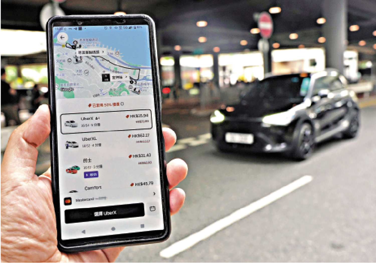 　　圖：網約車平台昨日起可申請牌照。\大公報記者黃洋港攝
