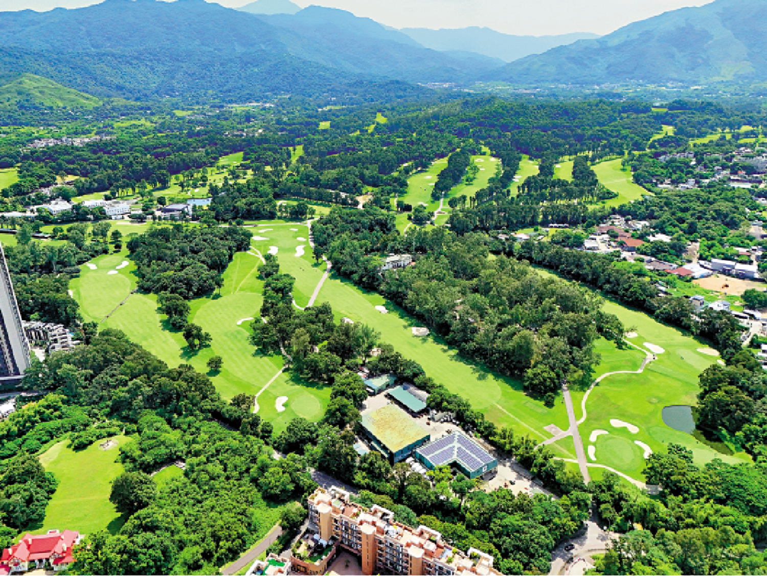 　　圖：政府計劃收回粉嶺哥爾夫球場，並使用當中部分土地興建公屋。\資料圖片