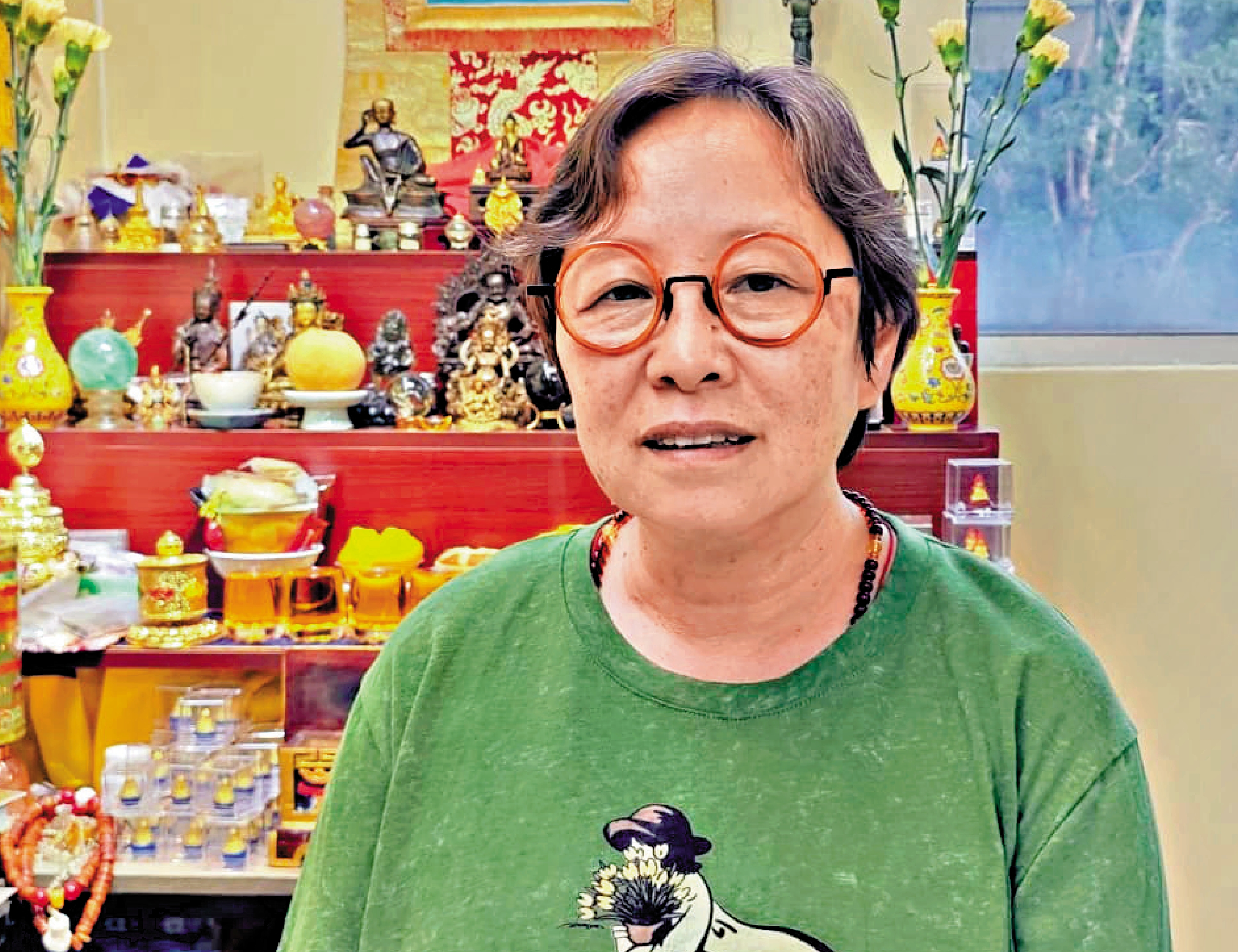 　　圖：售賣西藏文化產品的陳小姐，計劃稍後到吉隆捐款賑災。\大公報記者張真攝