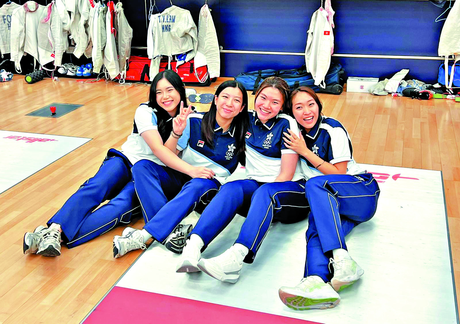 　　圖：女子佩劍隊力爭團體賽突破上屆16強成績。\大公報記者朱家立攝