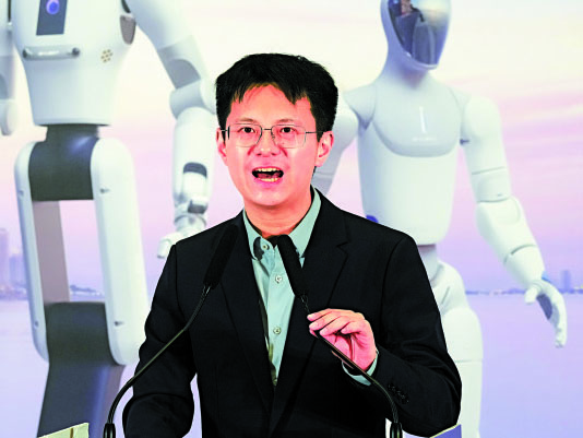 　　圖：王鶴表示，計劃在香港增設零售店。\大公報記者林良堅攝