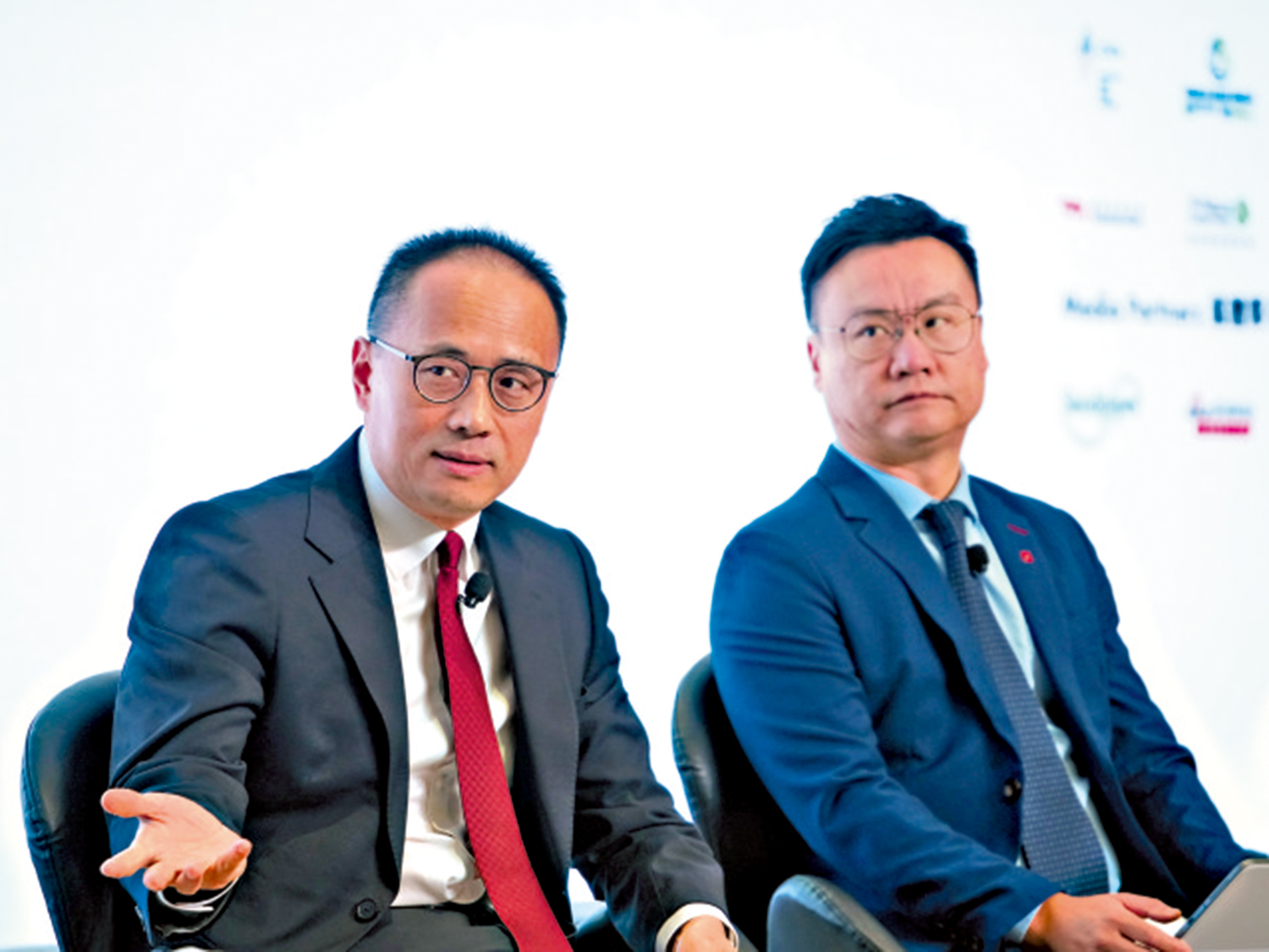 　　圖：王化斌（左）指出，香港可從三層面協助內地綠色科技企業融資。\大公報記者蔡文豪攝