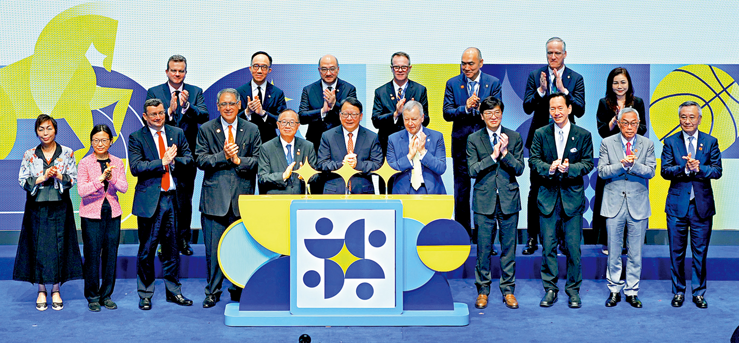 　　圖：香港國際公益慈善論壇開幕式大合照。\大公報記者何嘉駿攝
