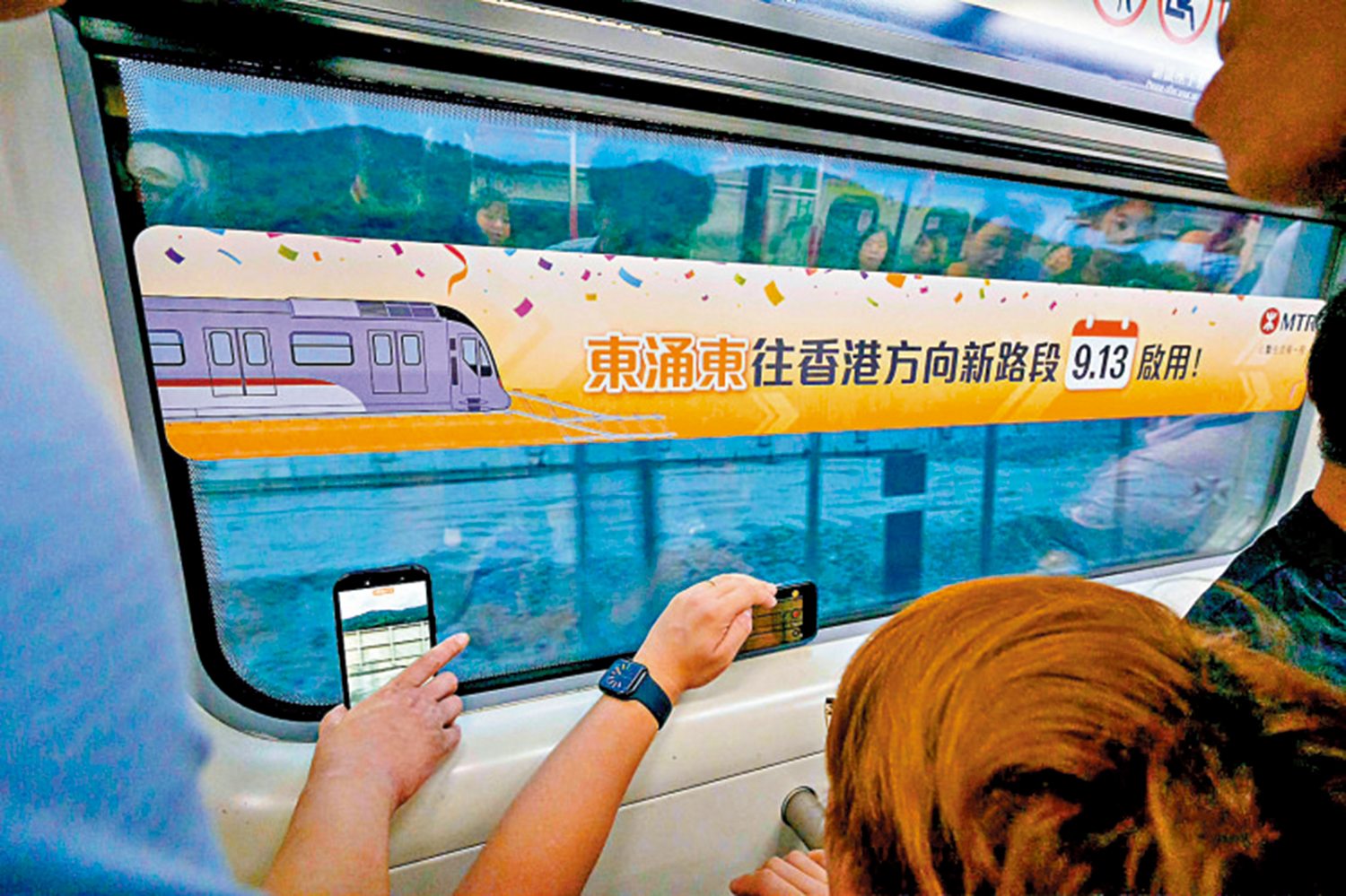 　　圖：東涌綫延綫新路軌段吸引不少乘客「打卡」。\港鐵提供