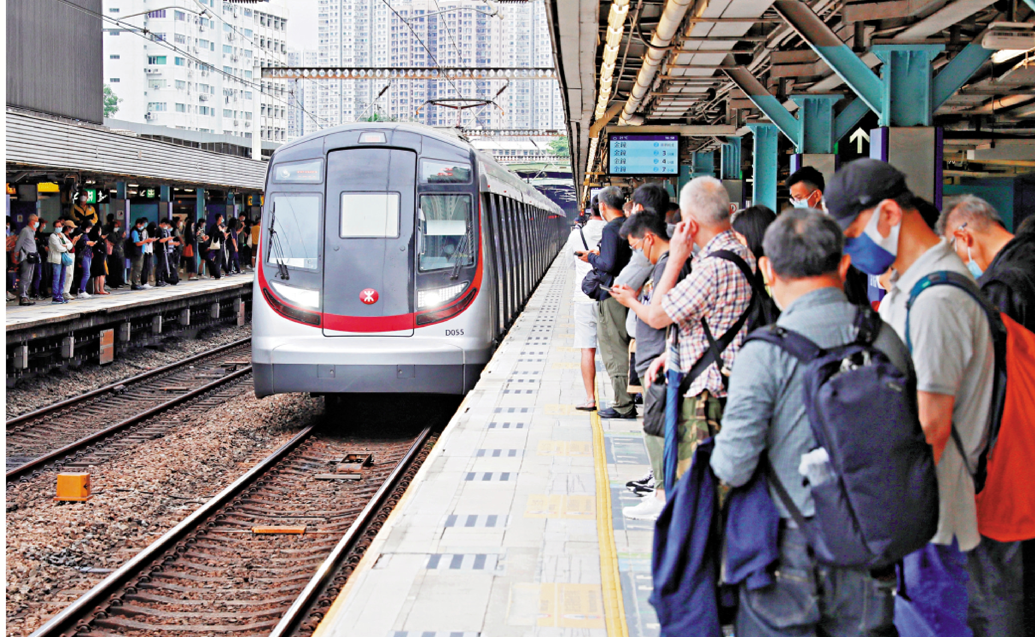 　　圖：港鐵公司將於10月24日周六安排「感謝日」，為乘客提供車費半價優惠。\中通社