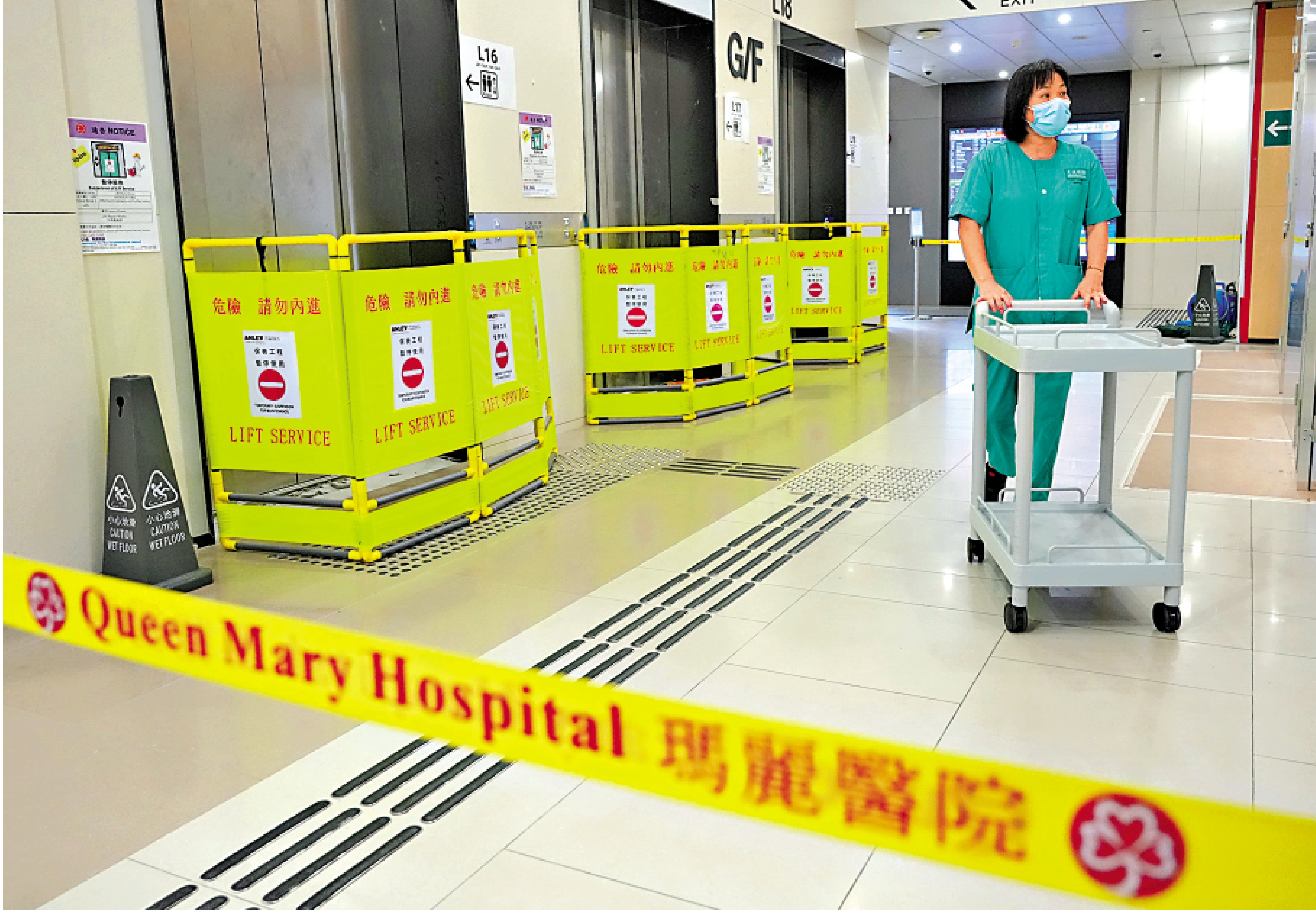 　　圖：瑪麗醫院新臨床大樓內28個升降機屢現問題，曾出現只有4部可用的情況。\大公報記者林良堅攝