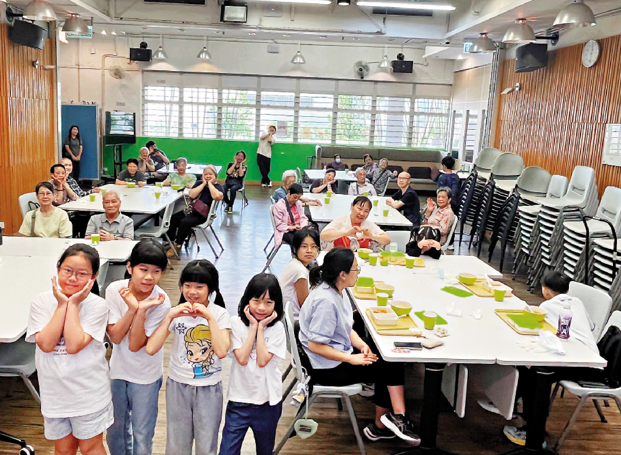 　　圖：「社區飯堂」為有需要人士提供優惠午餐。\FB圖片