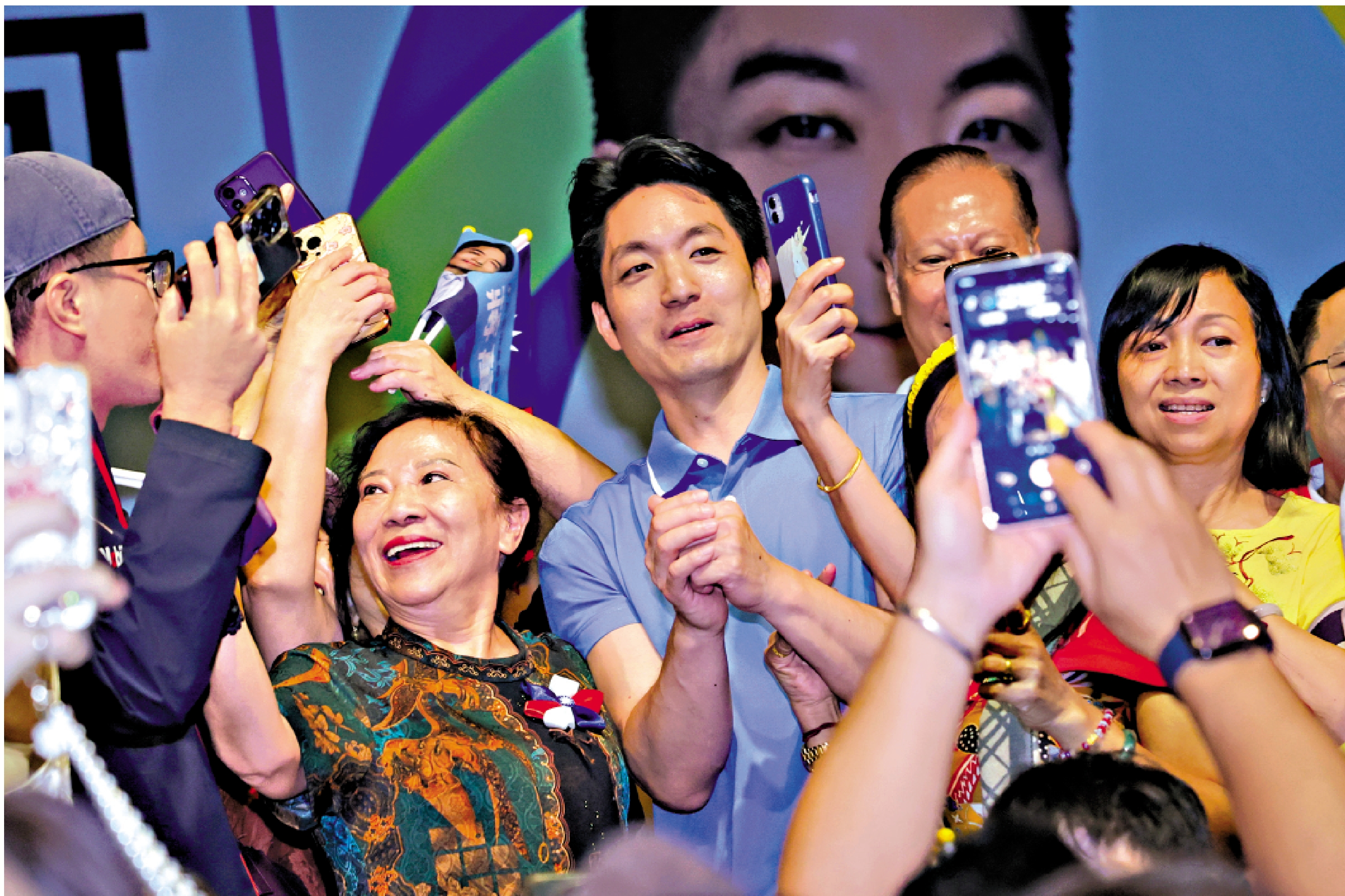 　　圖：台北市長蔣萬安（中）雖然遭綠營抹黑，但仍獲得大批藍營支持者力挺。\資料圖片