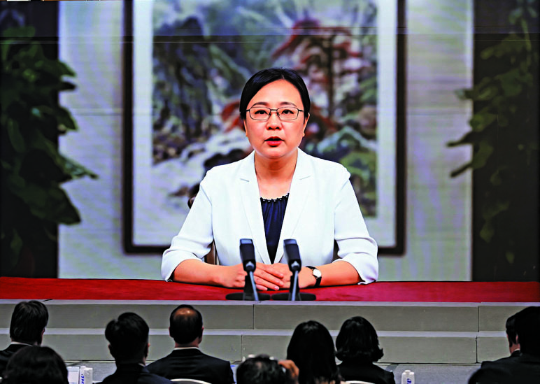 　　圖：張國智透過視頻表示，廣東省政府全力支持青年企業家在大灣區大展拳腳。\大公報記者何嘉駿攝