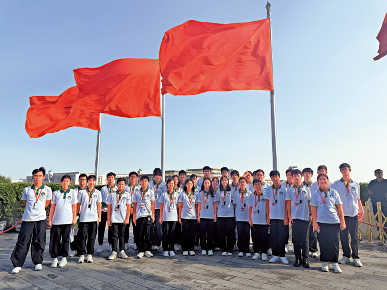 　　圖：澳門學子參訪北京天安門。\大公報記者鍾佩欣攝