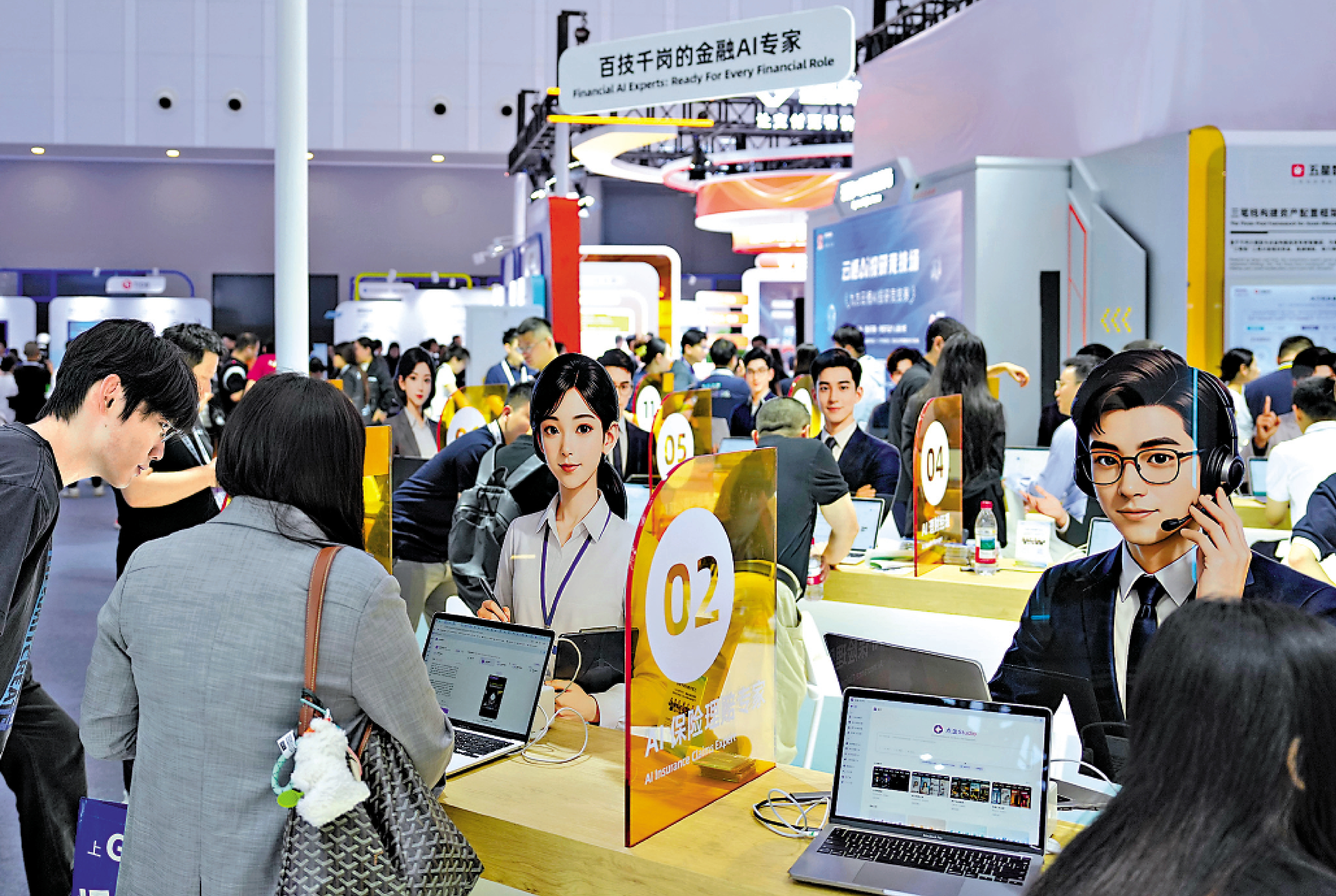 　　圖：中國大模型持續優化與迭代，正加速從技術研發走向多元化的產業落地與硬件融合。/新華社